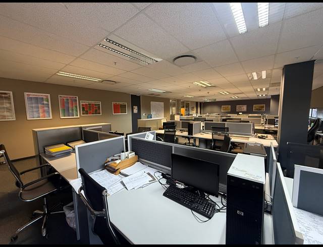 945M² OFFICE TO LET IN PARKTOWN